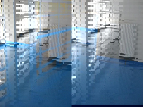 Produktions- und Lagerhallen