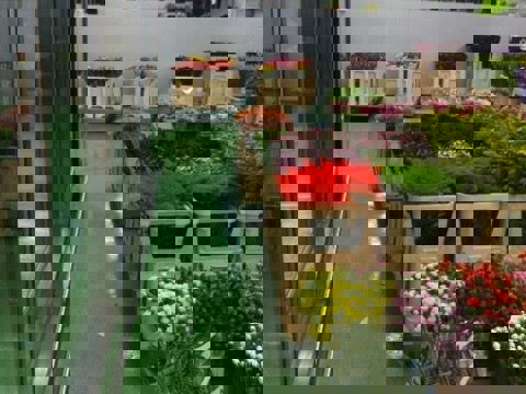 Produktions- und Lagerhallen