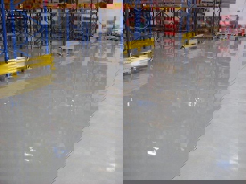 Produktions- und Lagerhallen