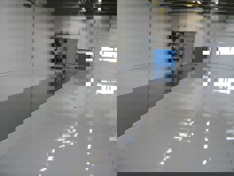 Produktions- und Lagerhallen