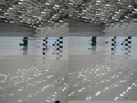 Produktions- und Lagerhallen