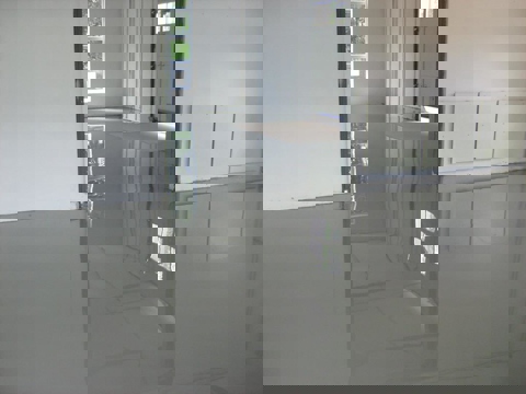 Produktions- und Lagerhallen