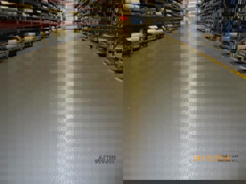 Produktions- und Lagerhallen