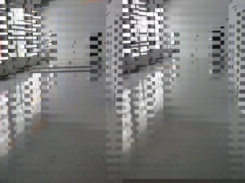 Werkstätten, Garagen und Keller