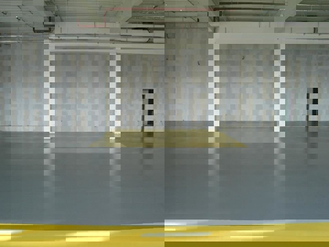 Produktions- und Lagerhallen