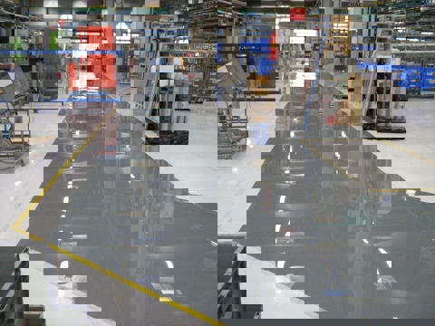 Produktions- und Lagerhallen